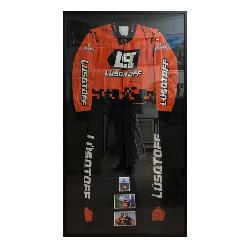 Enmarcado buzo antiflama tc Enmarcado de laminas