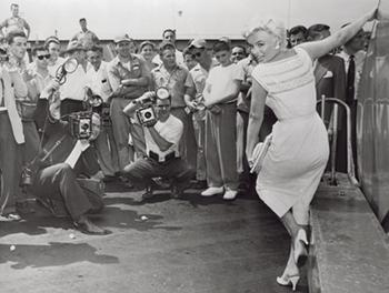 Lamina - Marilyn Monroe Posing 