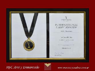 Marco de diploma dorado, título universitario enmarcado profesionalmente -   España