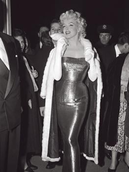Lamina - Marilyn Monroe in Long Fitted Evening Gown 
